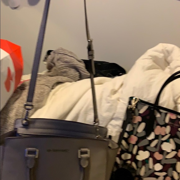 Michael kors purse - Picture 3 of 3